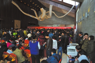 北京一樓盤每平米降價3000元銷售引千人搶購