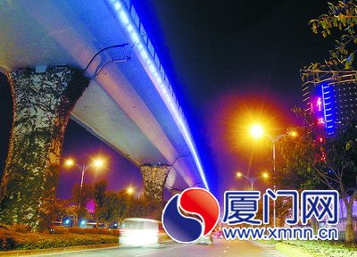 BRT夜景燈熄燈，響應(yīng)“地球一小時(shí)”1。