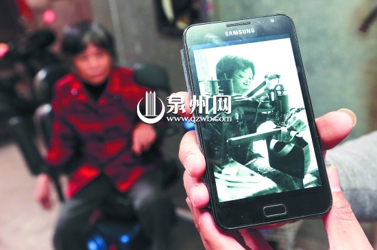 這臺修鞋機(jī)是林素治的謀生工具