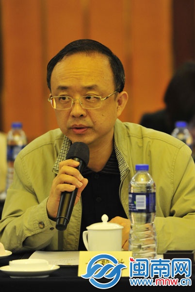 省紅十字會(huì)黨組書記、常務(wù)副會(huì)長 黃毅敏