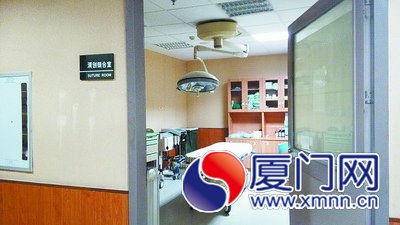 事情發(fā)生在這個清創(chuàng)縫合室里。