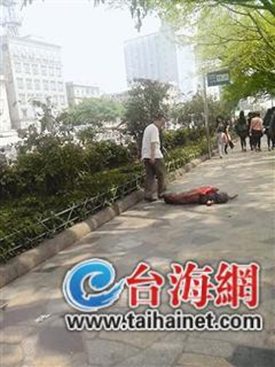 男子踢乞丐的頭