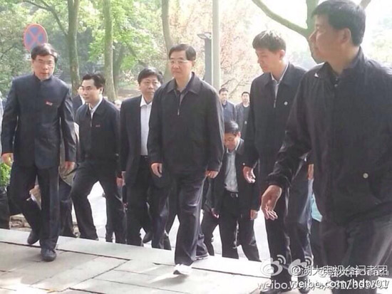胡錦濤到訪湖南大學(xué)