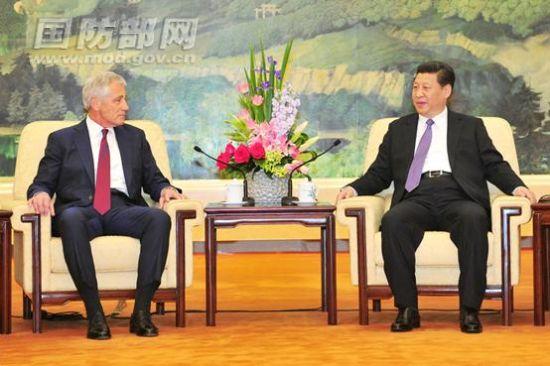 習(xí)近平會(huì)見(jiàn)美國(guó)國(guó)防部長(zhǎng)哈格爾(圖)