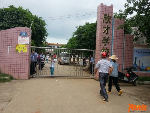 海南小學生春游大巴事故現(xiàn)場3