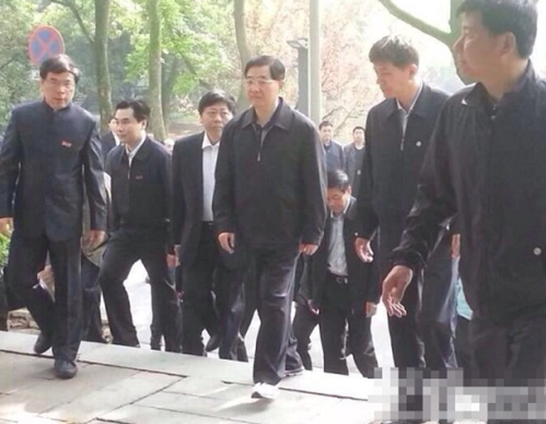 胡錦濤到訪湖南大學(xué)，參觀岳麓書(shū)院。