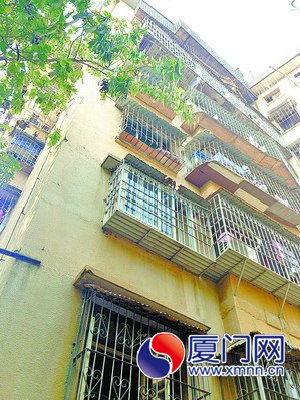 蓮坂西小區(qū)高空拋物頻發(fā)