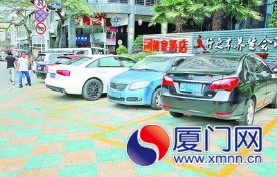 占據(jù)了9個黃線停車