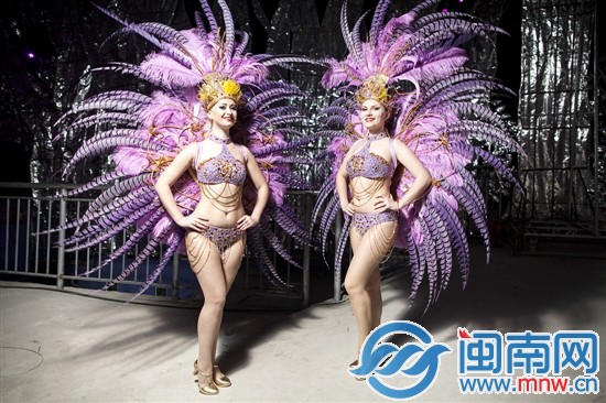 亮麗的桑巴舞服裝