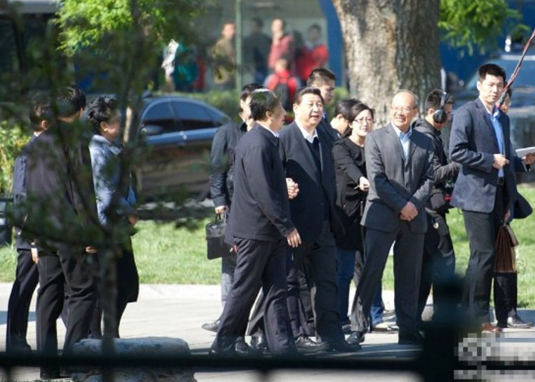 習(xí)近平訪北大告誡大學(xué)生：當(dāng)官就不要想發(fā)財(cái)