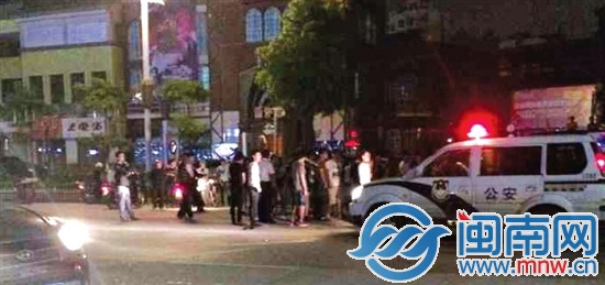 附近居民拍下事發(fā)后現(xiàn)場