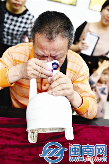 德化產(chǎn)的清代中期前的三足雙耳鼎式爐