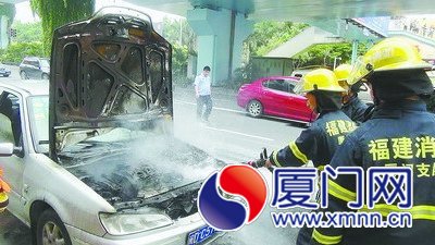 消防員及時(shí)趕來滅火