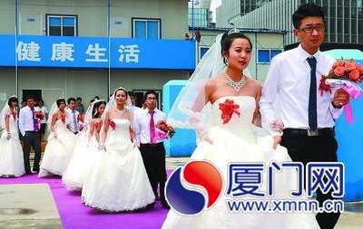 建筑工地昨辦集體婚禮