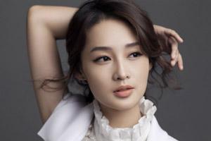 李沁白色系清冷靈動(dòng)大片 盡顯優(yōu)雅成熟魅力