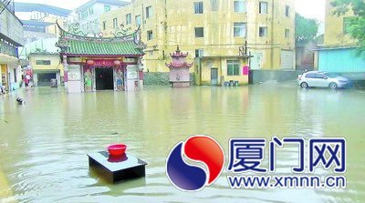 五通下邊社老人活動中心廣場一片汪洋