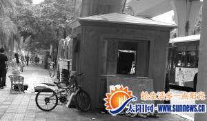 小屋周邊雜亂不堪