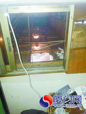 爬到隔壁天花板