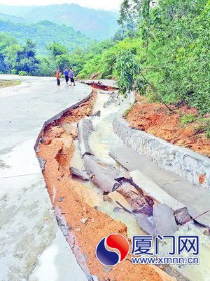 道路排洪溝被沖毀