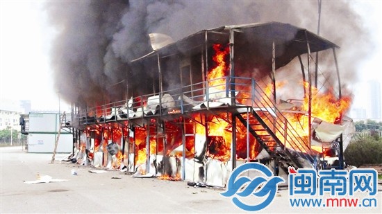 板房平時為工人居住，起火原因待查