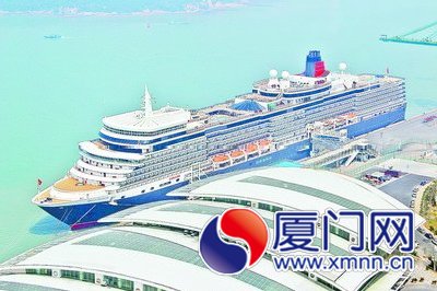 伊麗莎白女王號(hào)郵輪抵廈