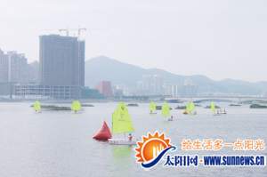 波光粼粼的海滄湖湖面上百舸爭流