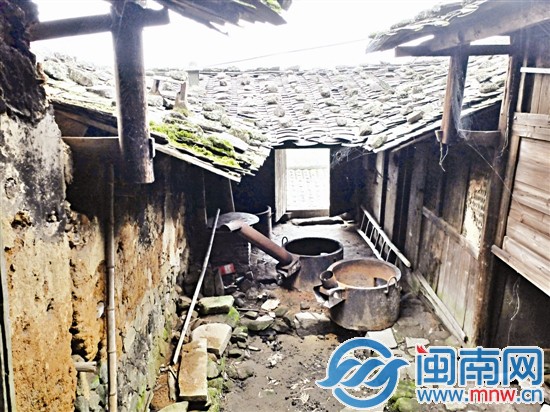 無(wú)人看護(hù)，室內(nèi)破敗