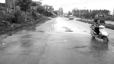 洋美村兩窨井蓋成“泉眼”