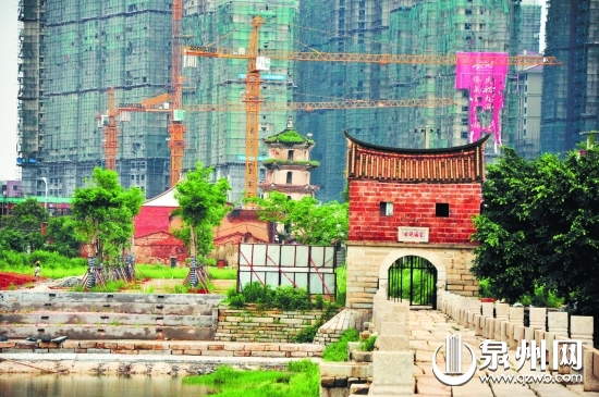 白塔周邊高樓林立