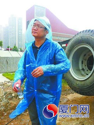 雨中守望。