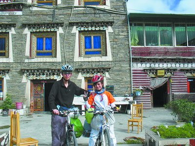 兩人拍攝于新都橋