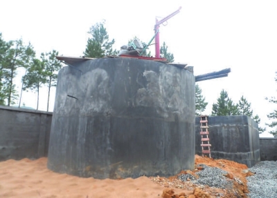 工樂峰湖內(nèi)村飲水工程蓄水池。