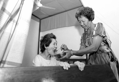 妹妹照顧姐姐十來年