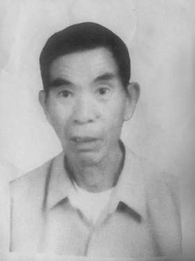 林孫盛，身高168厘米，走失時(shí)身穿白色衣服，灰色褲