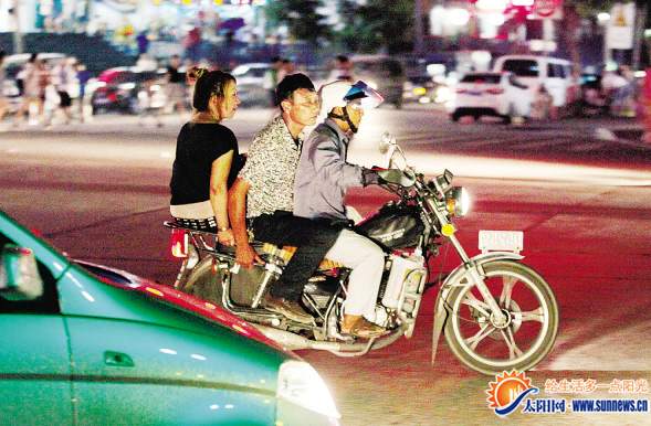 廈門摩托車多達35萬輛 “禁摩”15年摩的載客很普遍