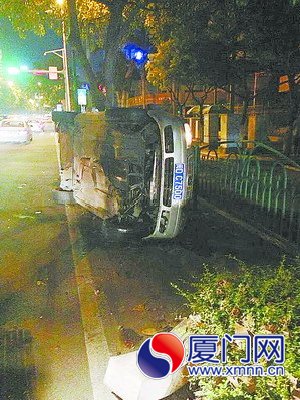 小車(chē)側(cè)翻