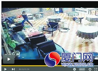 顧客四散逃走，混亂還在繼續(xù)