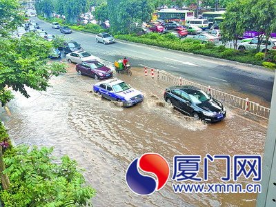 水管破裂泥水橫流變汪洋