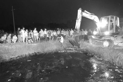 六旬老翁落水 警民施救六小時