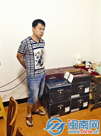 楊某及被繳回的洋酒