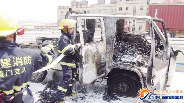 皮卡行駛中突然“發(fā)火”