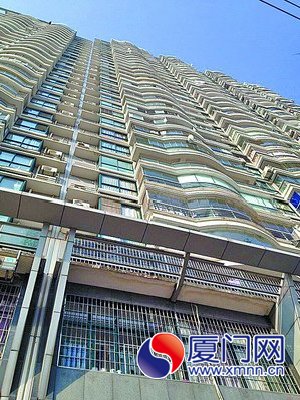 伸縮縫處的瓷磚松動(dòng)脫落