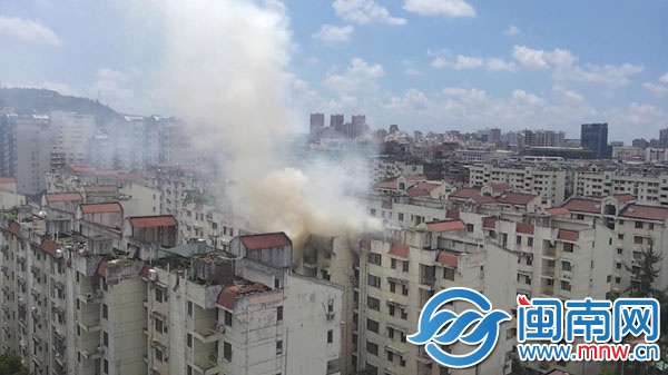 郭先生從人民醫(yī)院拍到的火災(zāi)圖片(請(qǐng)郭先生前來(lái)領(lǐng)取