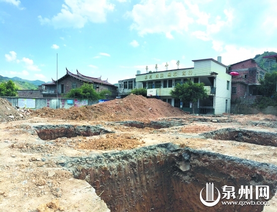 長基小學(xué)新校舍正在打地基