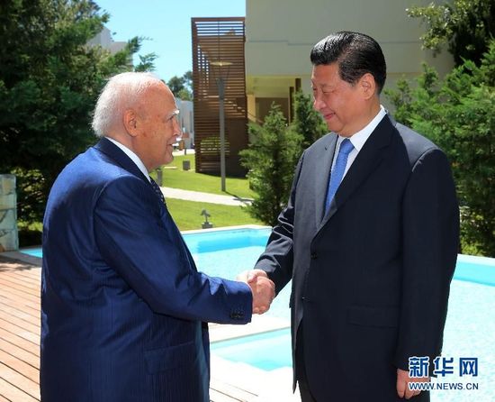 中國國家主席習(xí)近平在希臘羅德島會(huì)見希臘總統(tǒng)帕普利