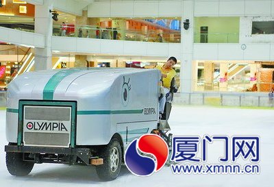每天進(jìn)行四次清冰，保證溜冰者安全