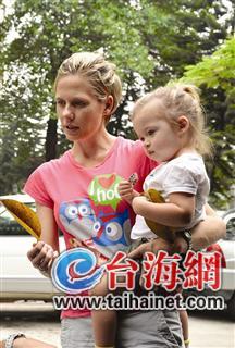 澳洲美女成社區(qū)洋助