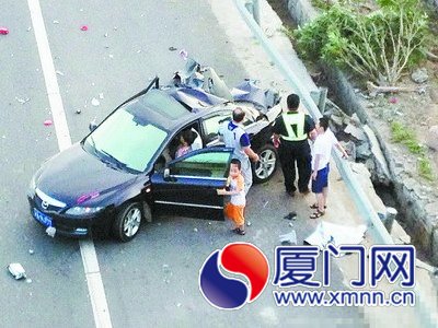 被追尾的馬自達轎車