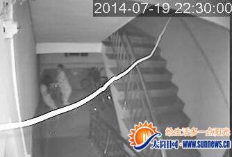 男子犯案過程被監(jiān)控探頭拍下