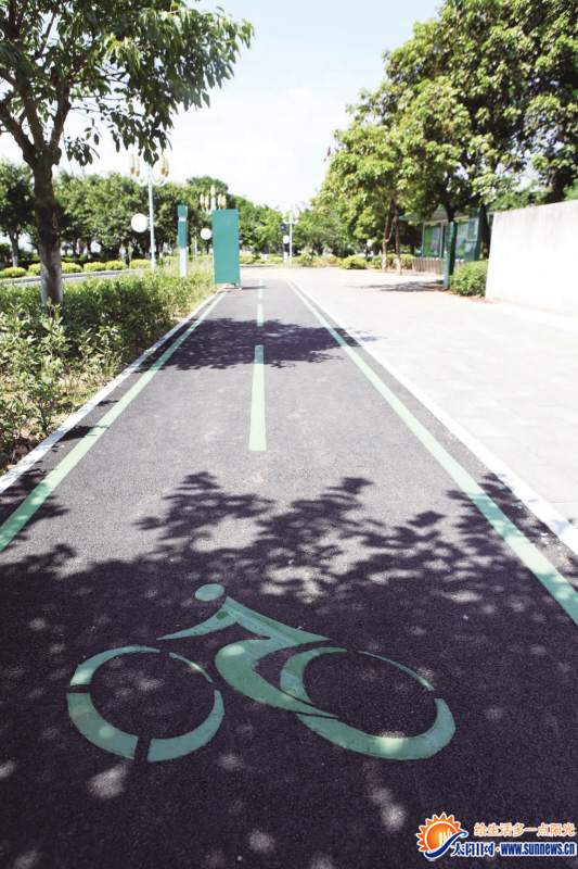 鐘宅路已經(jīng)修好了自行車道供市民騎行